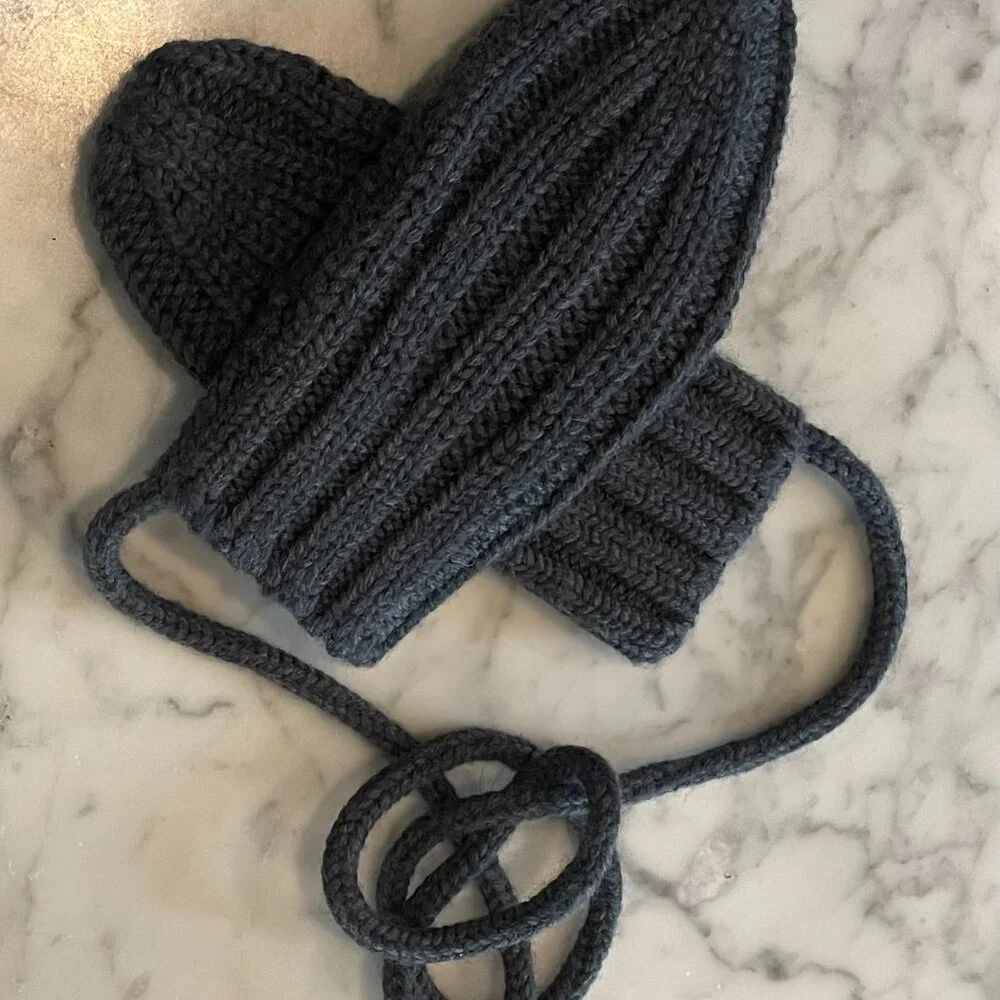 BONPOINT charcoal grey mittens on string T2 $140